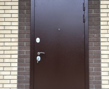 Входная дверь с двумя замками, утеплением, двумя контурами утепления, фрезерованное МДФ